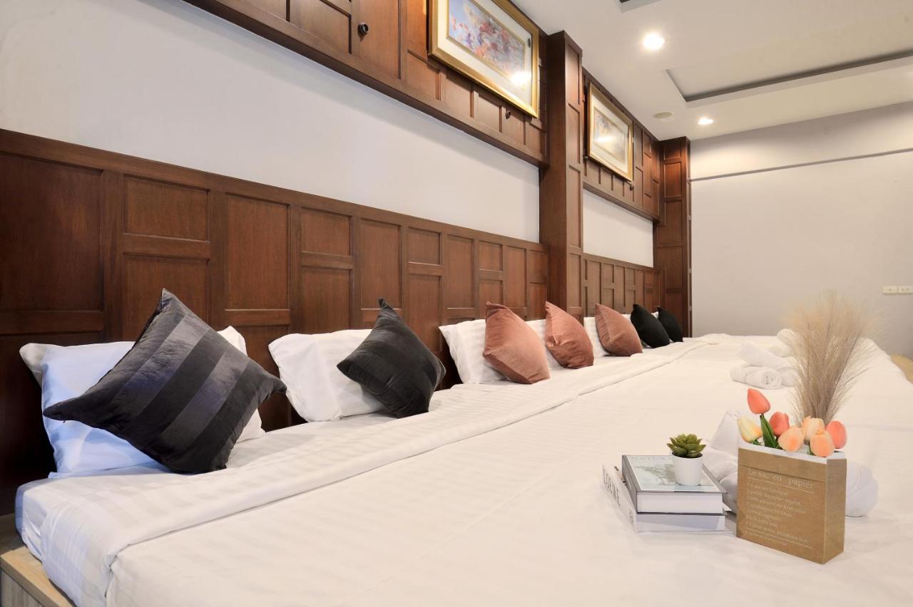 De Lux Bangkok Hotel Esterno foto
