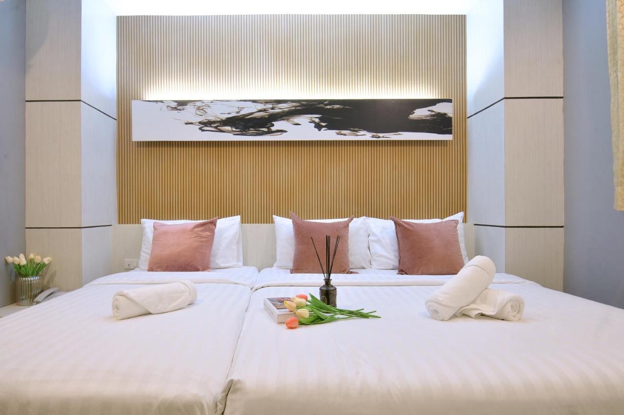 De Lux Bangkok Hotel Esterno foto