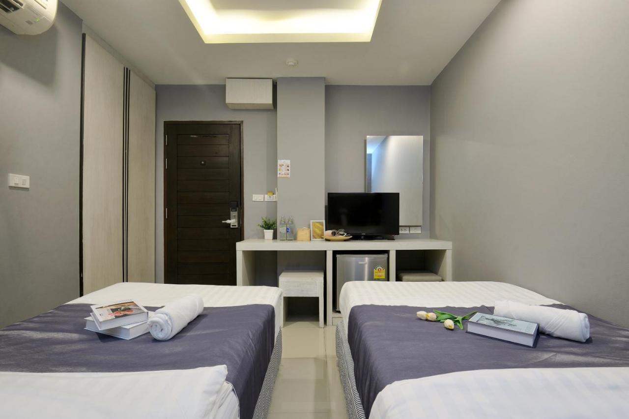 De Lux Bangkok Hotel Esterno foto