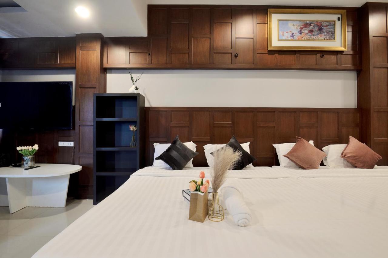 De Lux Bangkok Hotel Esterno foto